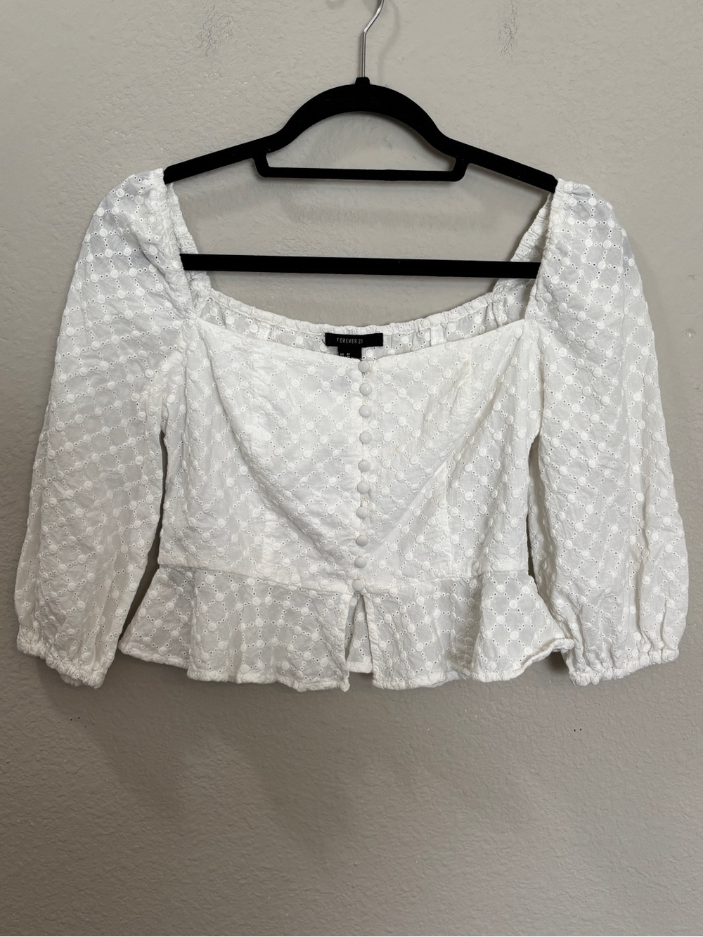 Forever 21 White Textured Dot Puff Sleeve Cropped Peplum Blouse Size Medium